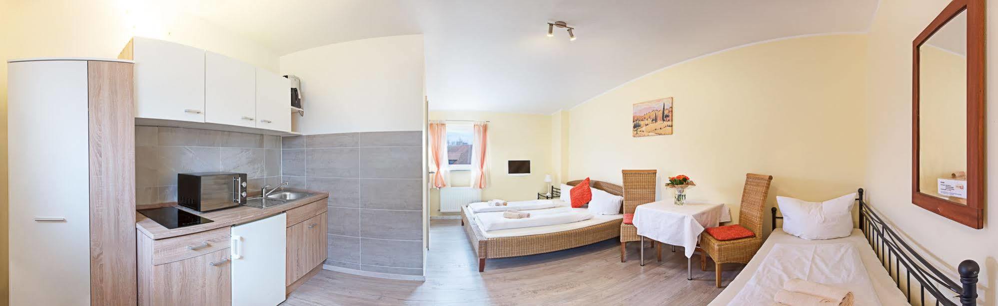 Pension & Appartments Landhaus Bettina ฟุลดา ภายนอก รูปภาพ